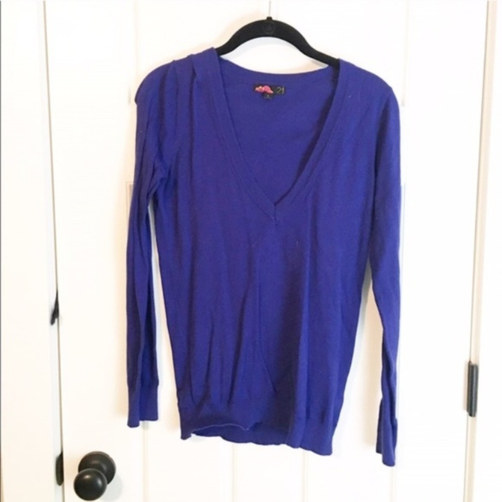 10/1 FOREVER 21 BLUE VNECK